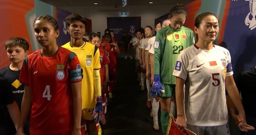 乐鱼体育-中国女足2-0不足喜！赢球被骂，名嘴点评一针见血，小组第一难了